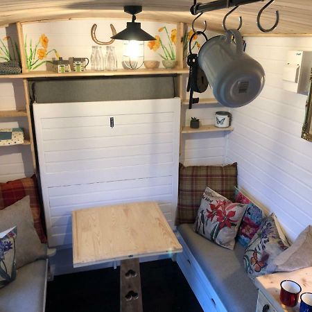 Отель Clydesdale Shepherds Hut Белфаст Экстерьер фото