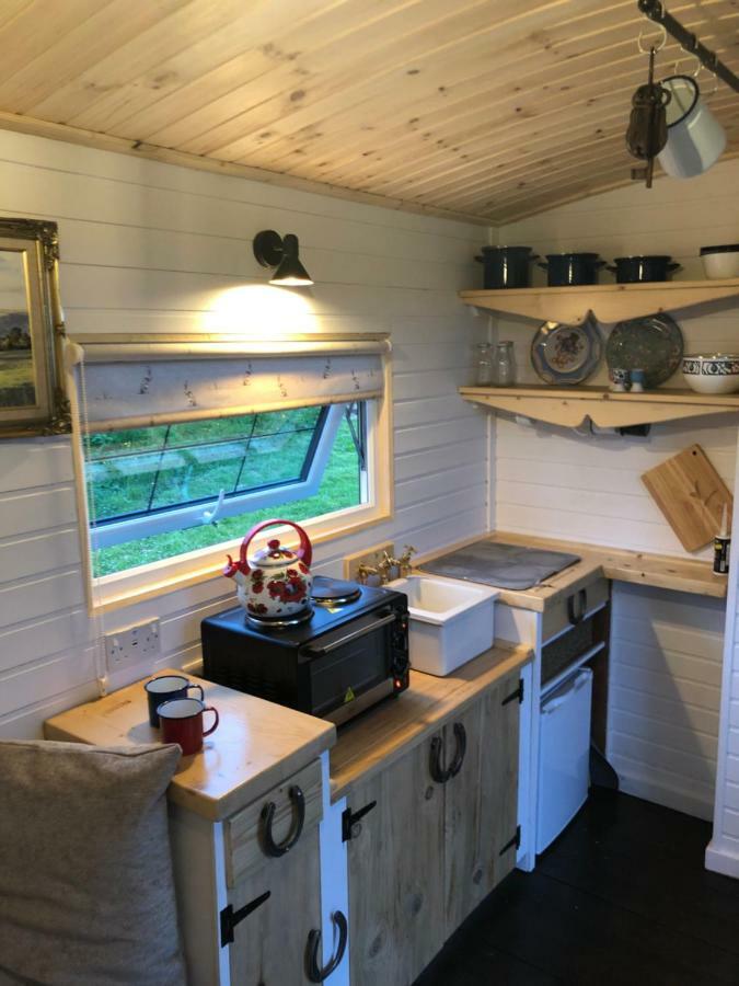 Отель Clydesdale Shepherds Hut Белфаст Экстерьер фото